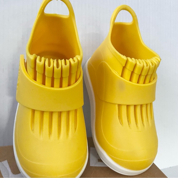 Butler Yellow Rubber Overboots for Rainy Weather - Picture 2 of 7